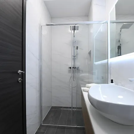 Cozy Maza With Heated Swimming Pool דירה *