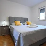 Cozy Maza With Heated Swimming Pool Appartamento Zara
