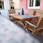 Appartamento Cozy Maza With Heated Swimming Pool
