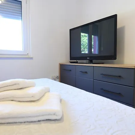 아파트 Cozy Maza With Heated Swimming Pool 자다르