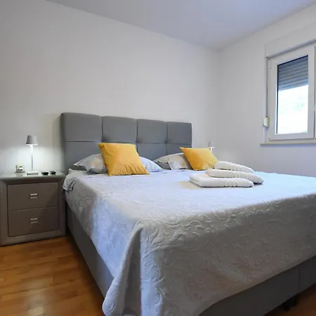 Cozy Maza With Heated Swimming Pool Apartment Zadar