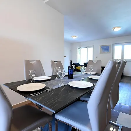 Apartment Cozy Maza With Heated Swimming Pool