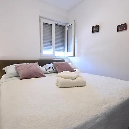 Cozy Maza With Heated Swimming Pool Apartment Zadar