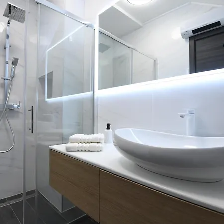 Cozy Maza With Heated Swimming Pool Apartment Zadar
