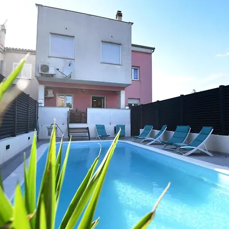 公寓 Cozy Maza With Heated Swimming Pool 扎达尔