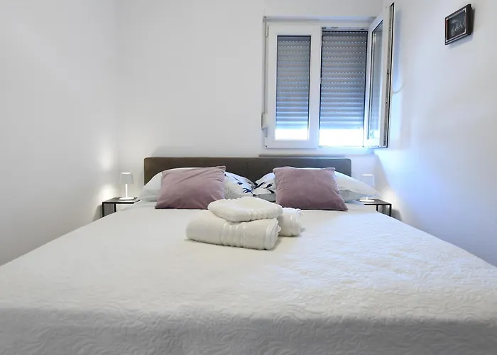 Cozy Maza With Heated Swimming Pool Апартаменты *