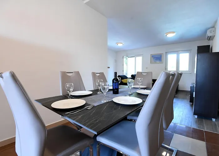 아파트 Cozy Maza With Heated Swimming Pool