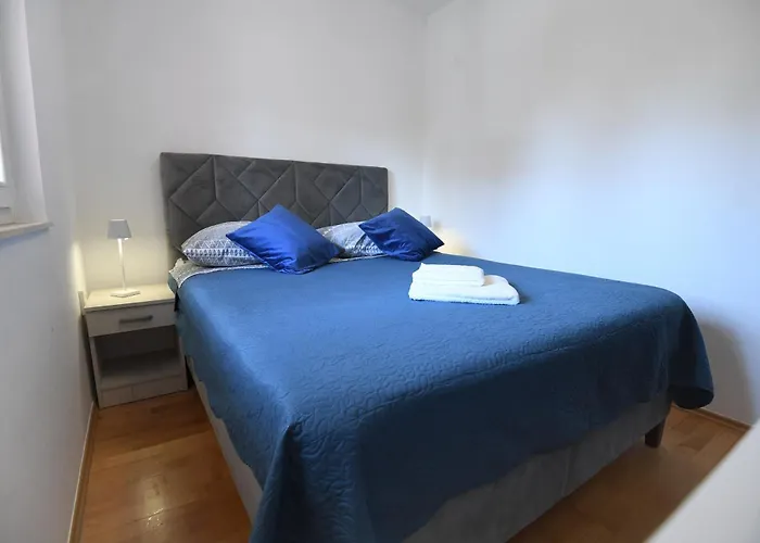 Cozy Maza With Heated Swimming Pool * 자다르