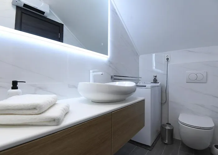 Cozy Maza With Heated Swimming Pool 아파트 자다르