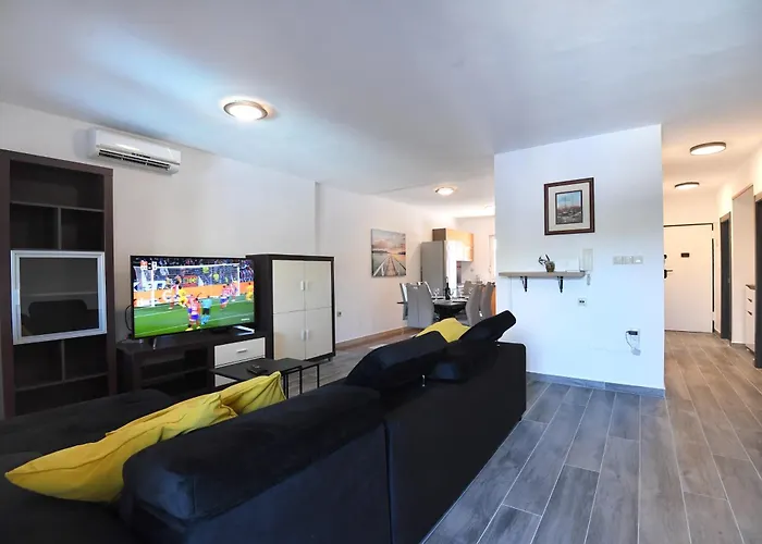 아파트 Cozy Maza With Heated Swimming Pool