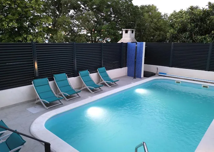 아파트 Cozy Maza With Heated Swimming Pool 자다르