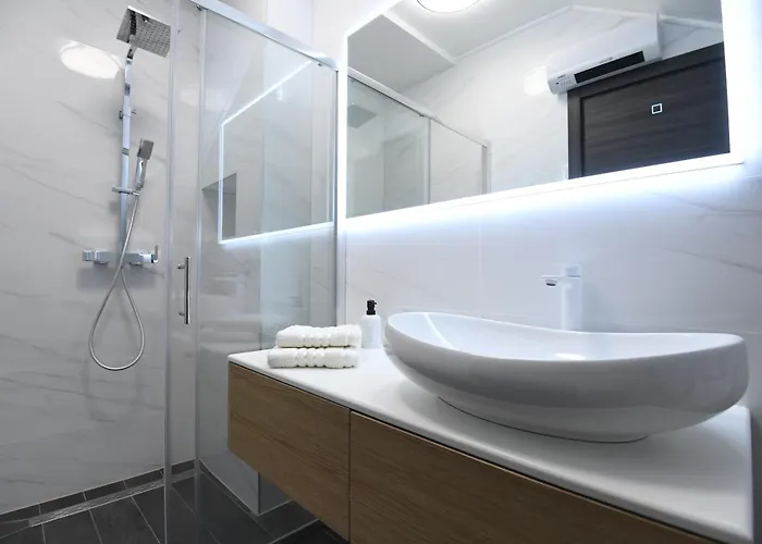 Cozy Maza With Heated Swimming Pool 아파트 자다르