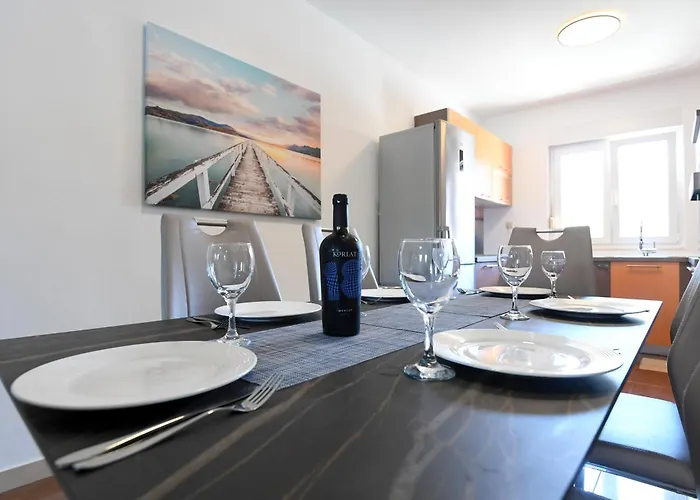 Cozy Maza With Heated Swimming Pool * 자다르