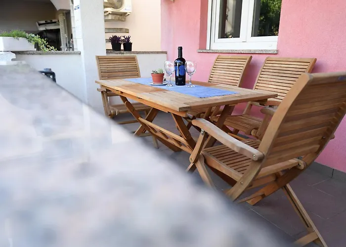 Апартаменты Cozy Maza With Heated Swimming Pool